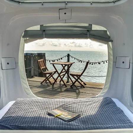 Sleeperoo: Strandbrucke - #117258 Vakantiehuis *